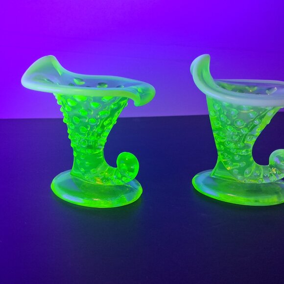 2 VTG Fenton Topaz Hobnail Opalescent Cornucopia, Uranium Vaseline Glass - Picture 4 of 5